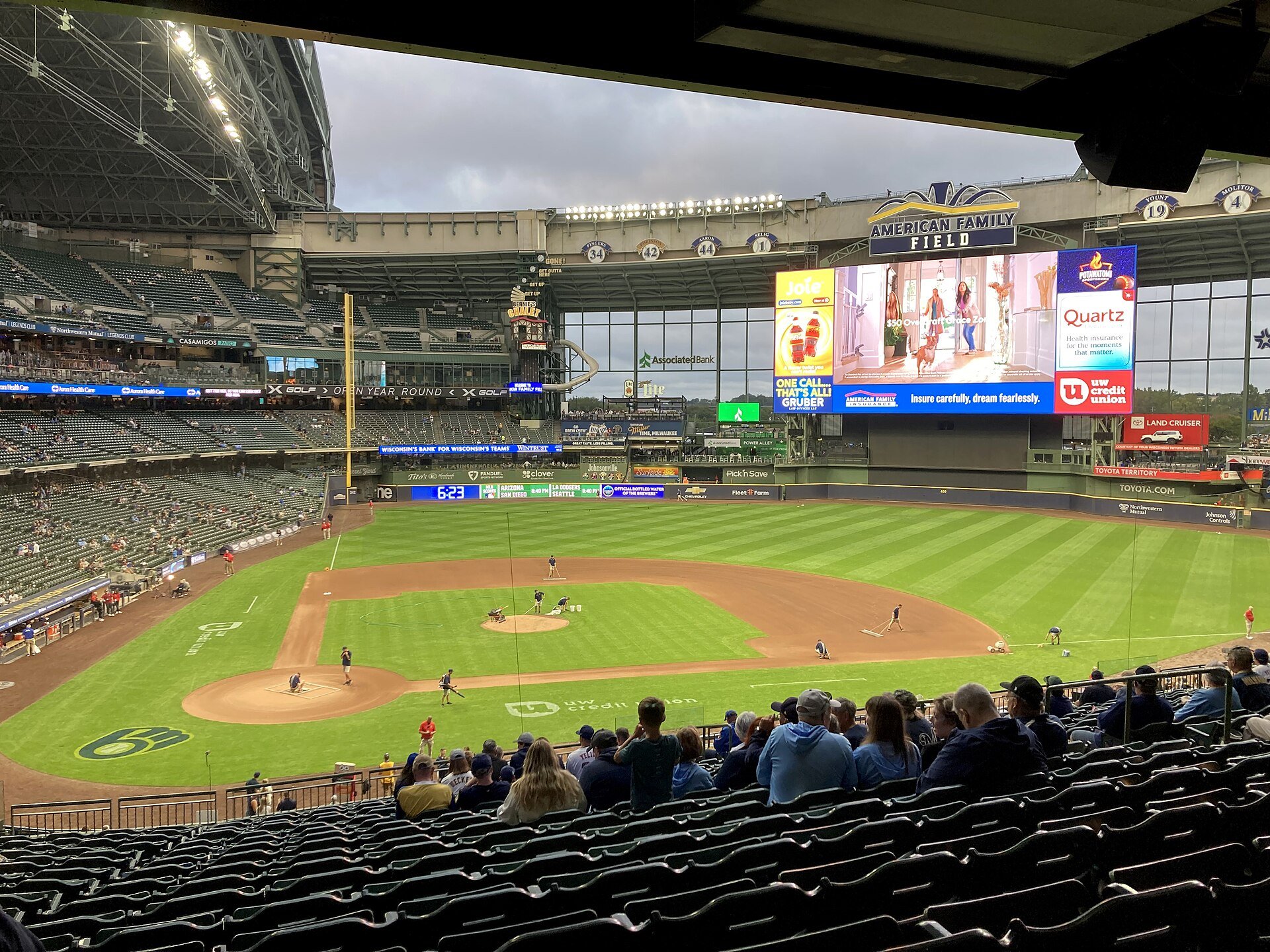 The stadium before the Cincinnati Reds vs. Milwaukee Brewers game at American Family Field in Milwaukee , Wisconsin ( United States ). Cincinnati won 3–1.